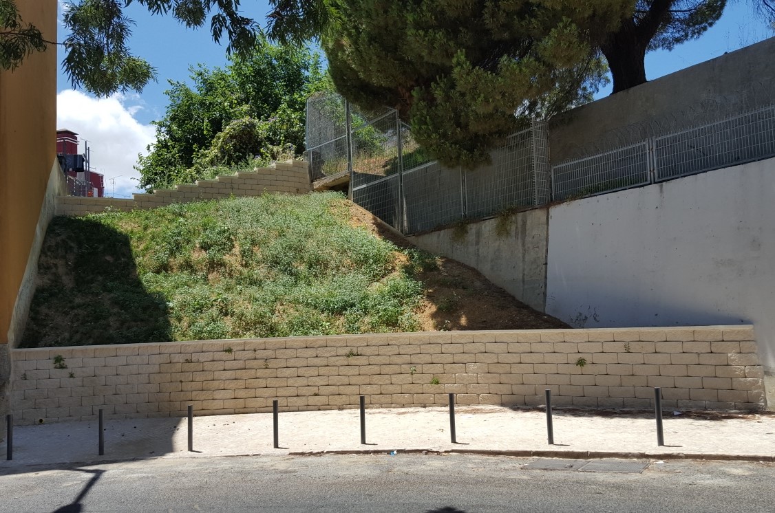Requalificação da Rua Eduardo Costa - Talude e Jardim